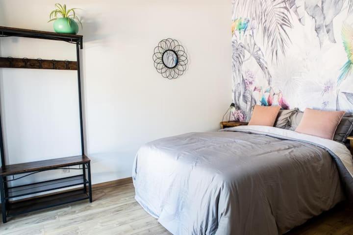 Chambre Tropicale Privee Au Coeur D'Un Village Calme Et Proche Du Vignoble Vinzelles Luaran gambar