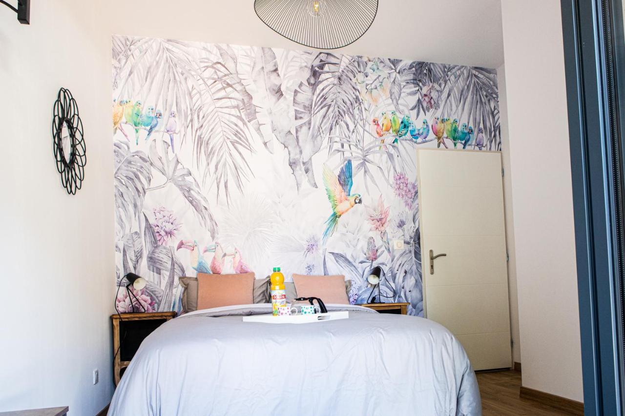Chambre Tropicale Privee Au Coeur D'Un Village Calme Et Proche Du Vignoble Vinzelles Luaran gambar
