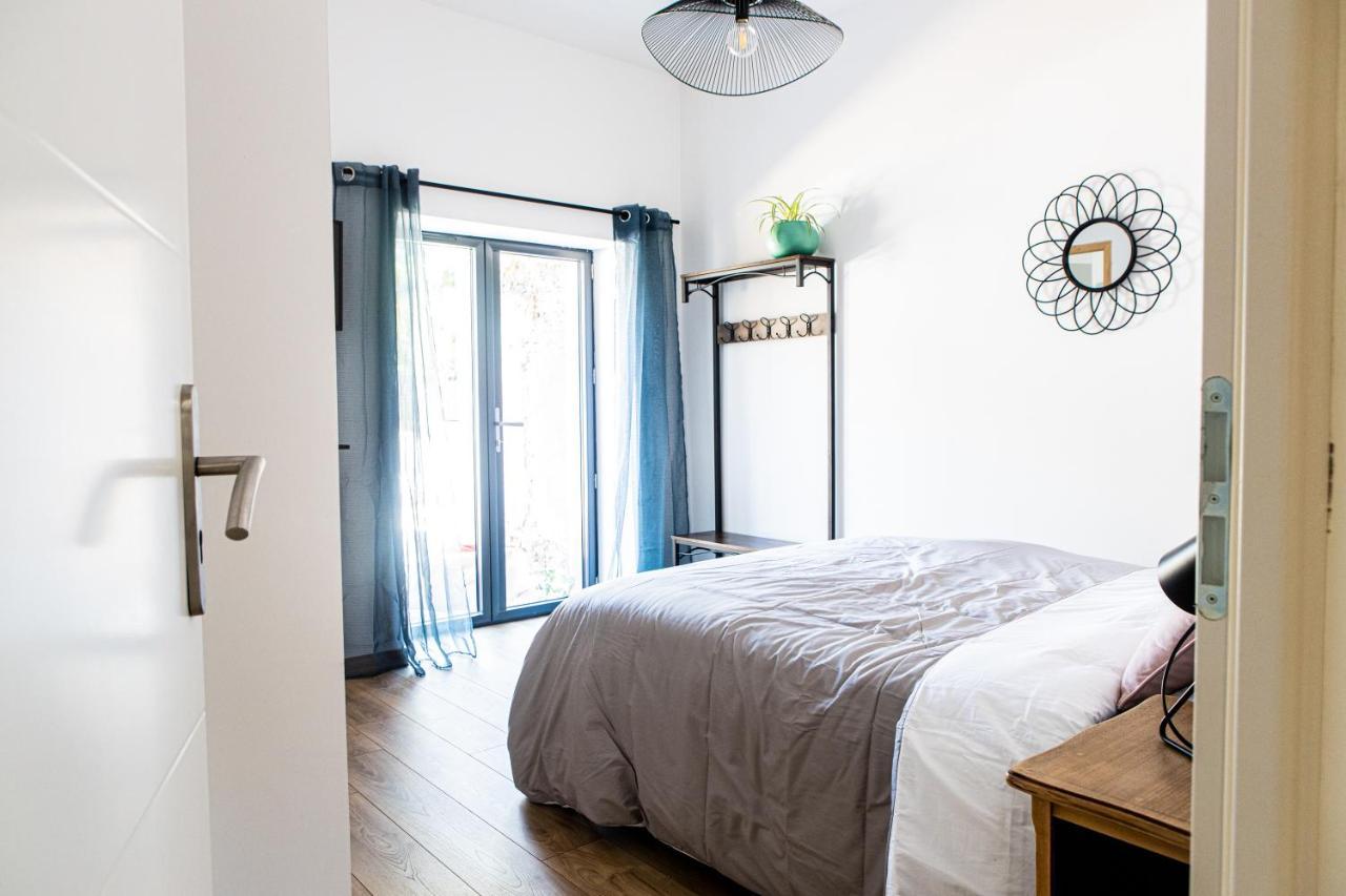 Chambre Tropicale Privee Au Coeur D'Un Village Calme Et Proche Du Vignoble Vinzelles Luaran gambar