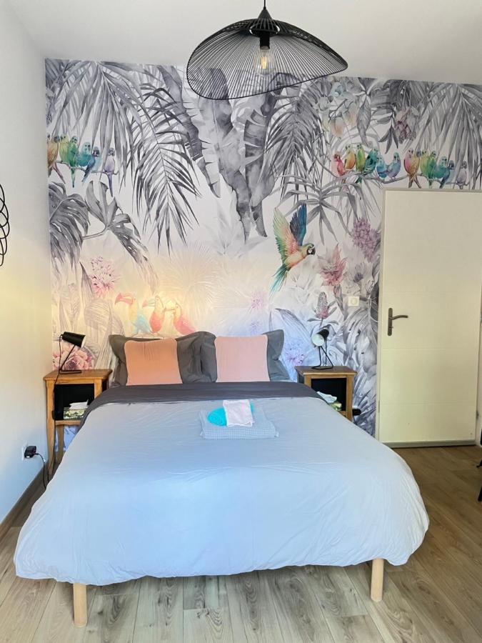 Chambre Tropicale Privee Au Coeur D'Un Village Calme Et Proche Du Vignoble Vinzelles Luaran gambar